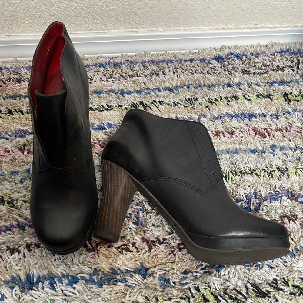 Lucky brand leather heels‎
